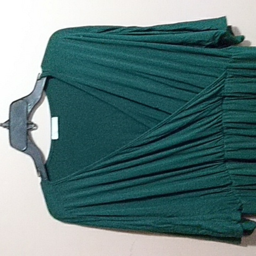 Classic Emerald Green Wrap-Style Women’s Dress - Picture 2 of 4